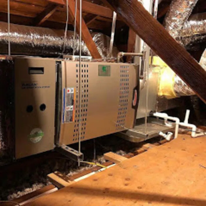 Horizontal furnace with ducts in an attic